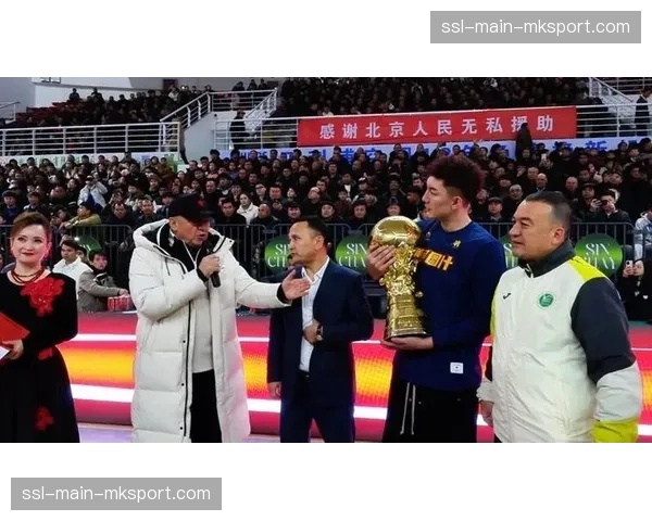 主场致敬视频催泪,可兰白克-马坎动情落泪 主场致敬视频催泪,可兰白克-马坎动情落泪