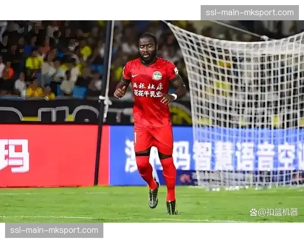 足球赛场VAR长时间介入判罚,引发双方球员集体取暖抗寒